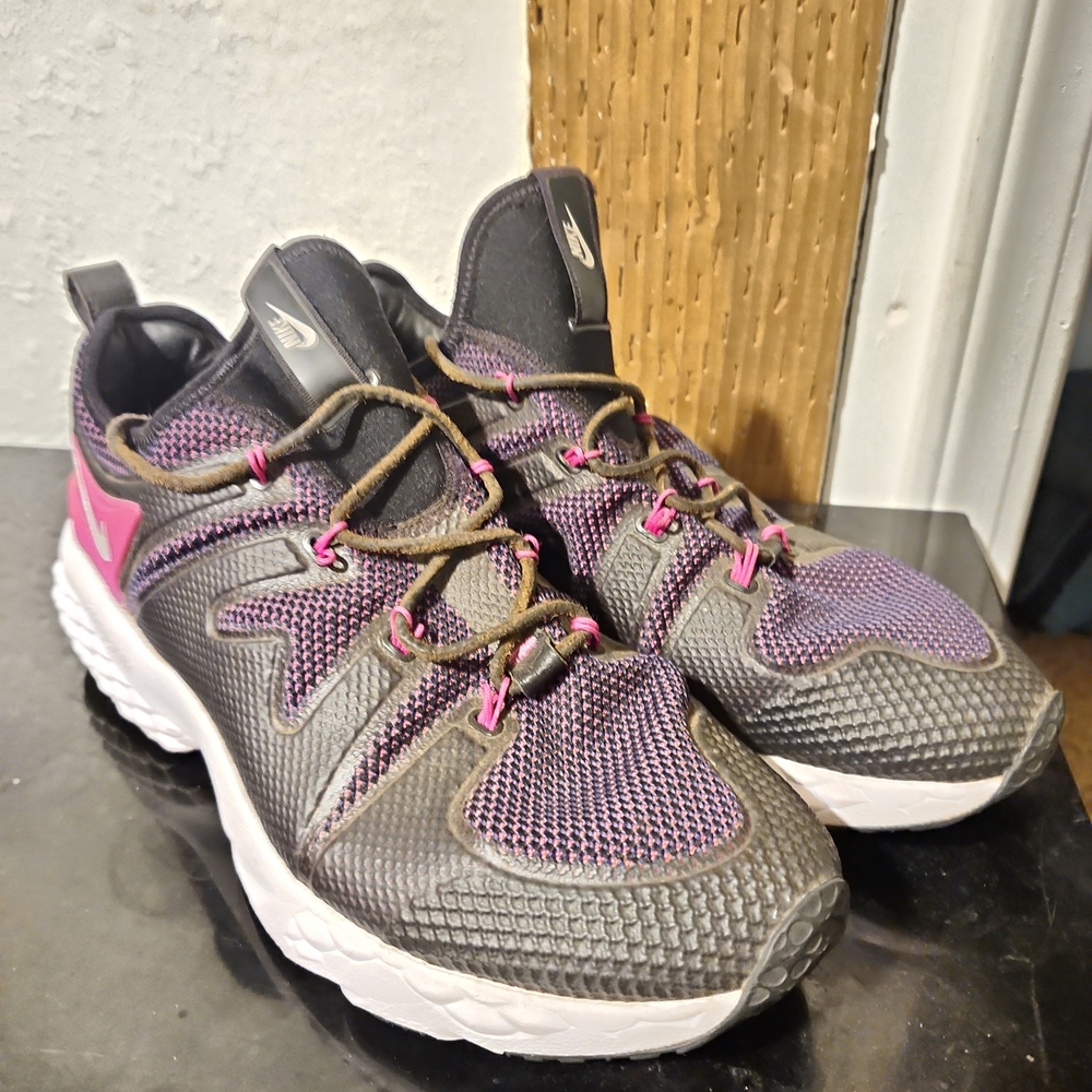 Nike Women’s Gray and Pink/Purple Running Sneakers